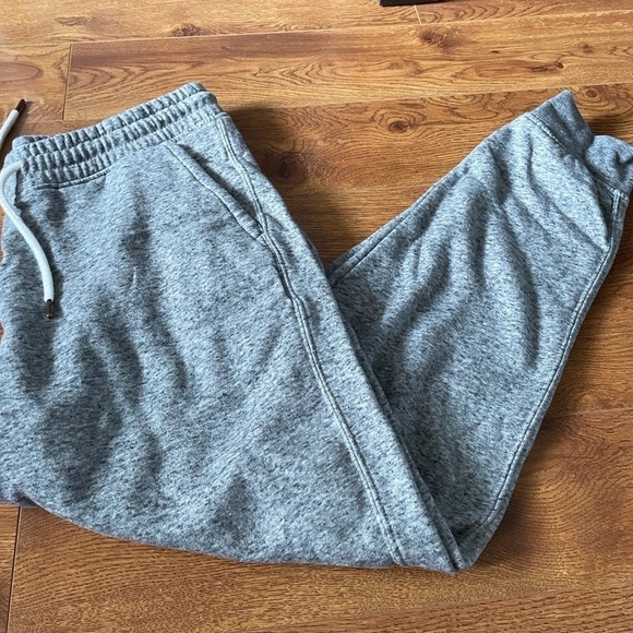 Old Navy gray jogger sweatpants in size L - Picture 2 of 3
